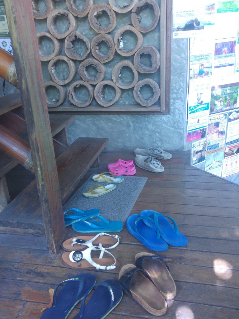 More Shoes off in Thailand